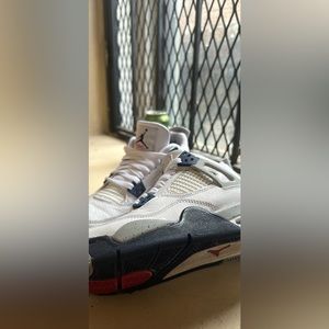 JORDAN 4s MIDNIGHT BLUE  (SIZE 5Y / 7 Women)